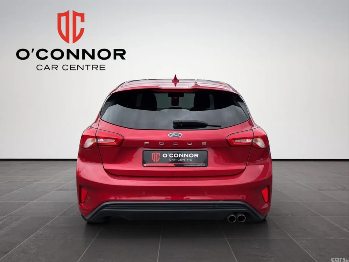 Ford Focus Hatchback, Diesel, 2021, Red