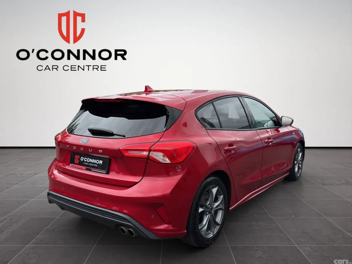 Ford Focus Hatchback, Diesel, 2021, Red