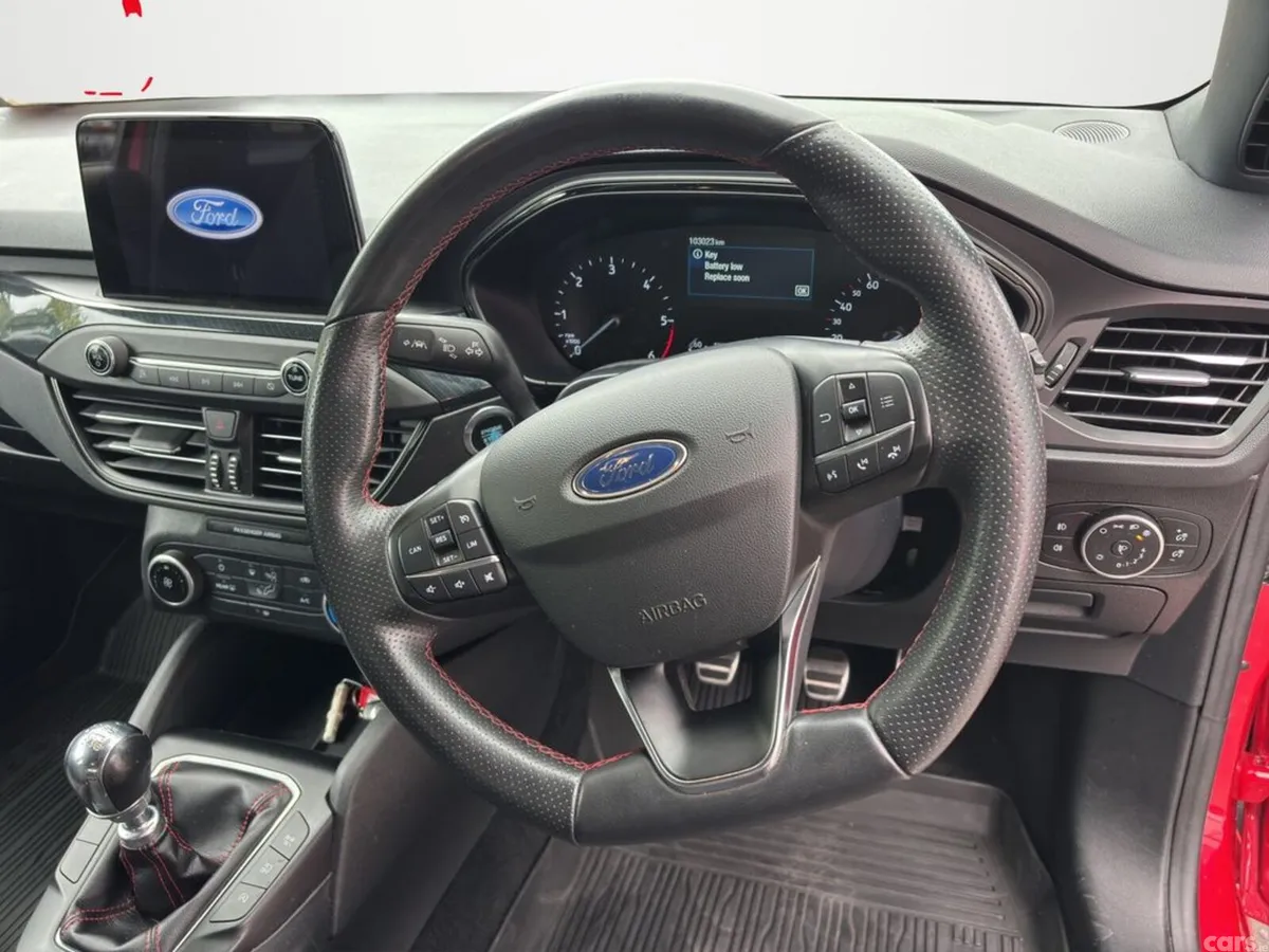 Ford Focus Hatchback, Diesel, 2021, Red