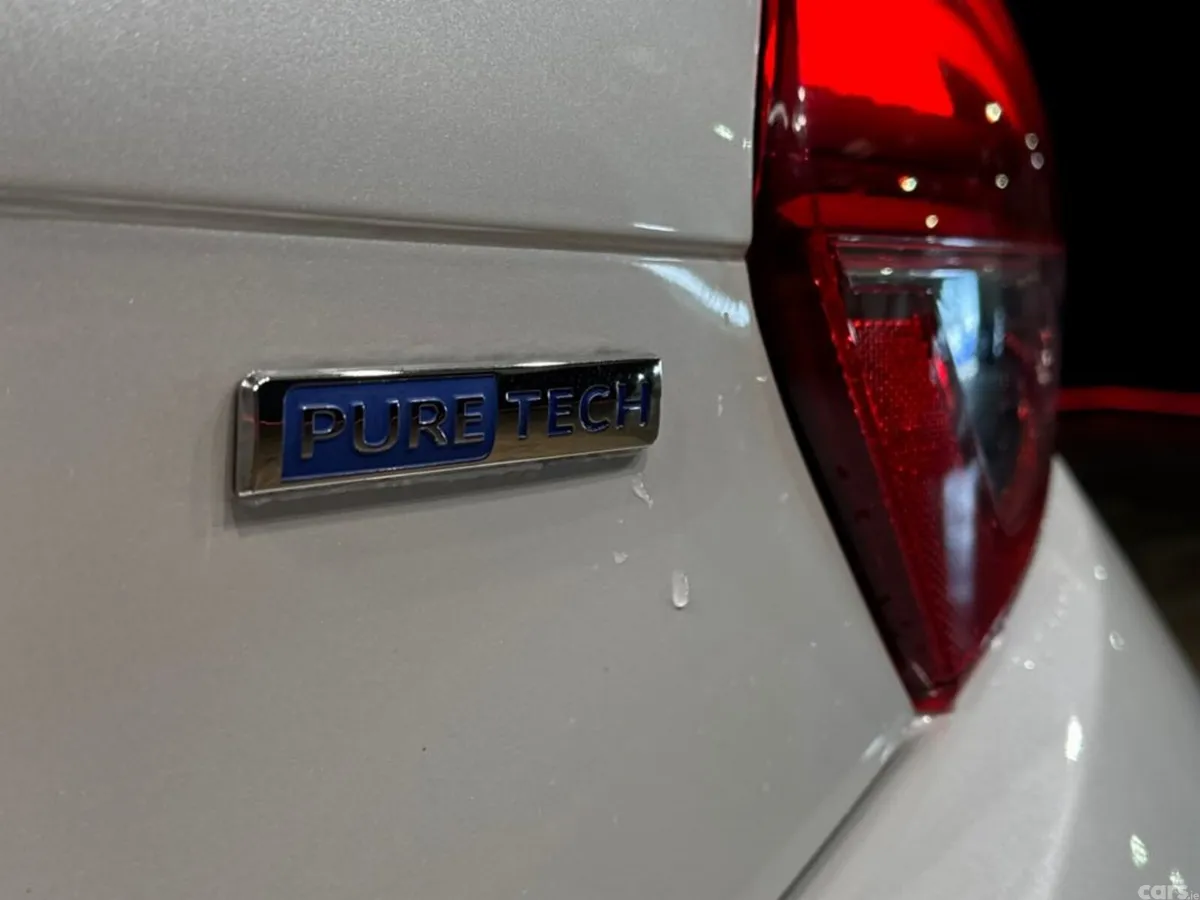 Peugeot 208 Hatchback, Petrol, 2017, White