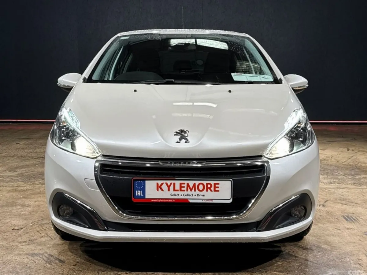 Peugeot 208 Hatchback, Petrol, 2017, White