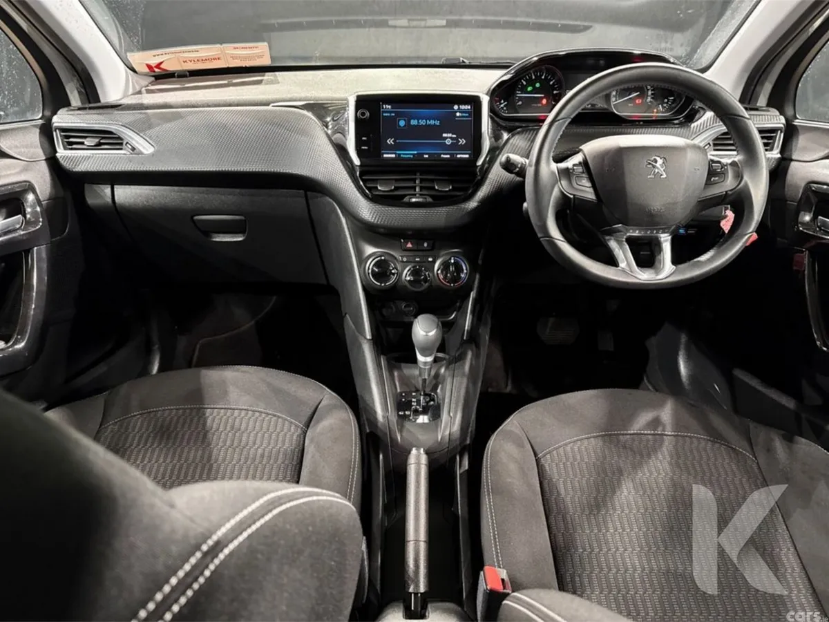 Peugeot 208 Hatchback, Petrol, 2017, White