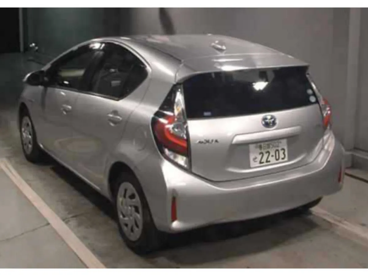 Toyota Aqua Hatchback, Petrol Hybrid, 2017, Silver