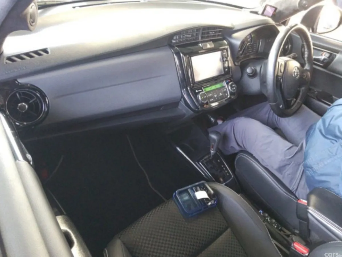 Toyota Corolla Estate, Petrol Hybrid, 2015, Blue