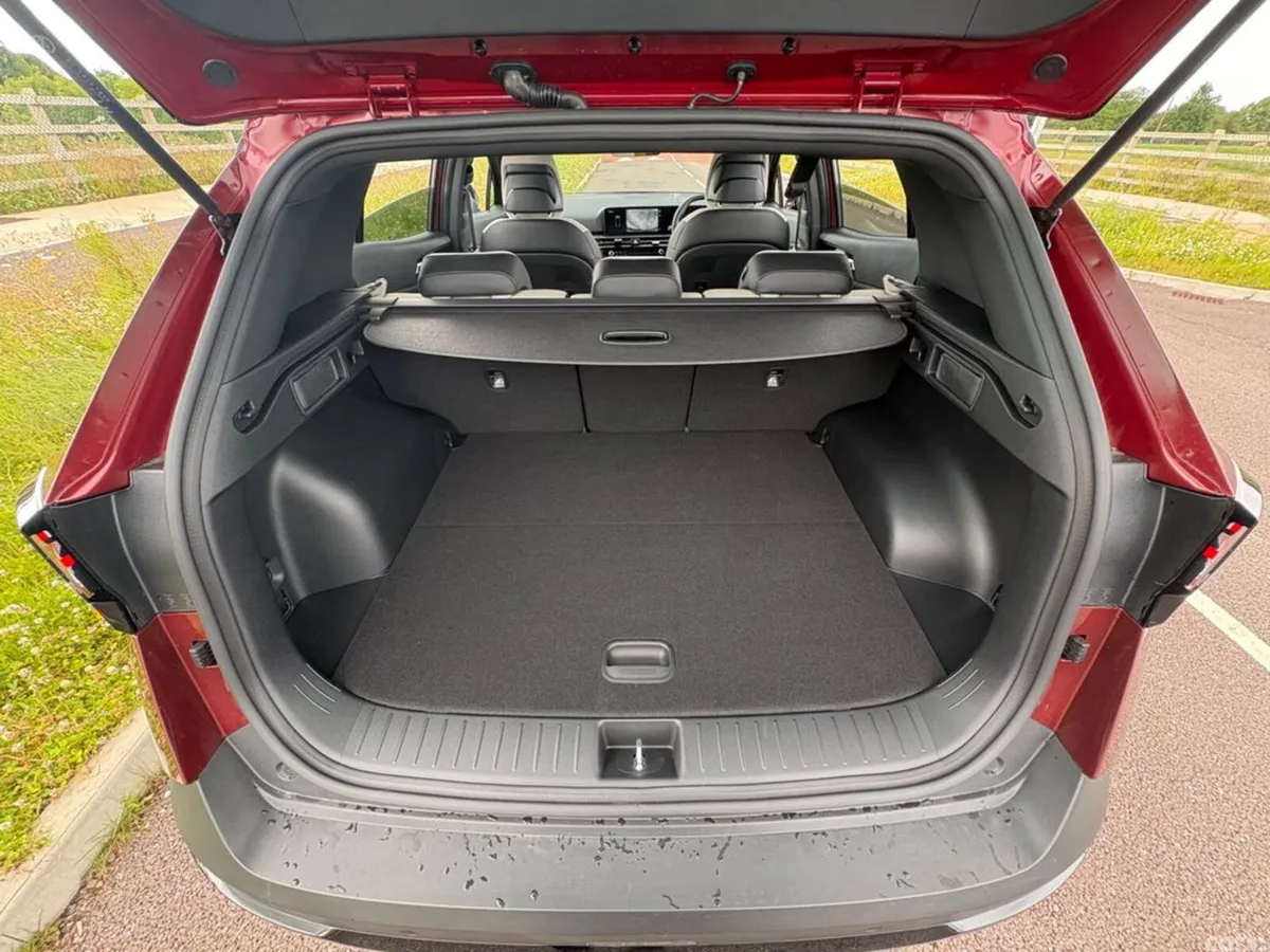 Kia Sportage SUV, Petrol Plug-in Hybrid, 2027, Red