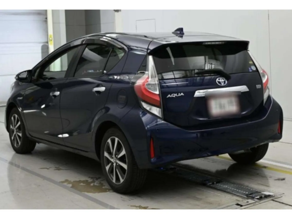 Toyota Aqua Hatchback, Petrol Hybrid, 2018, Blue