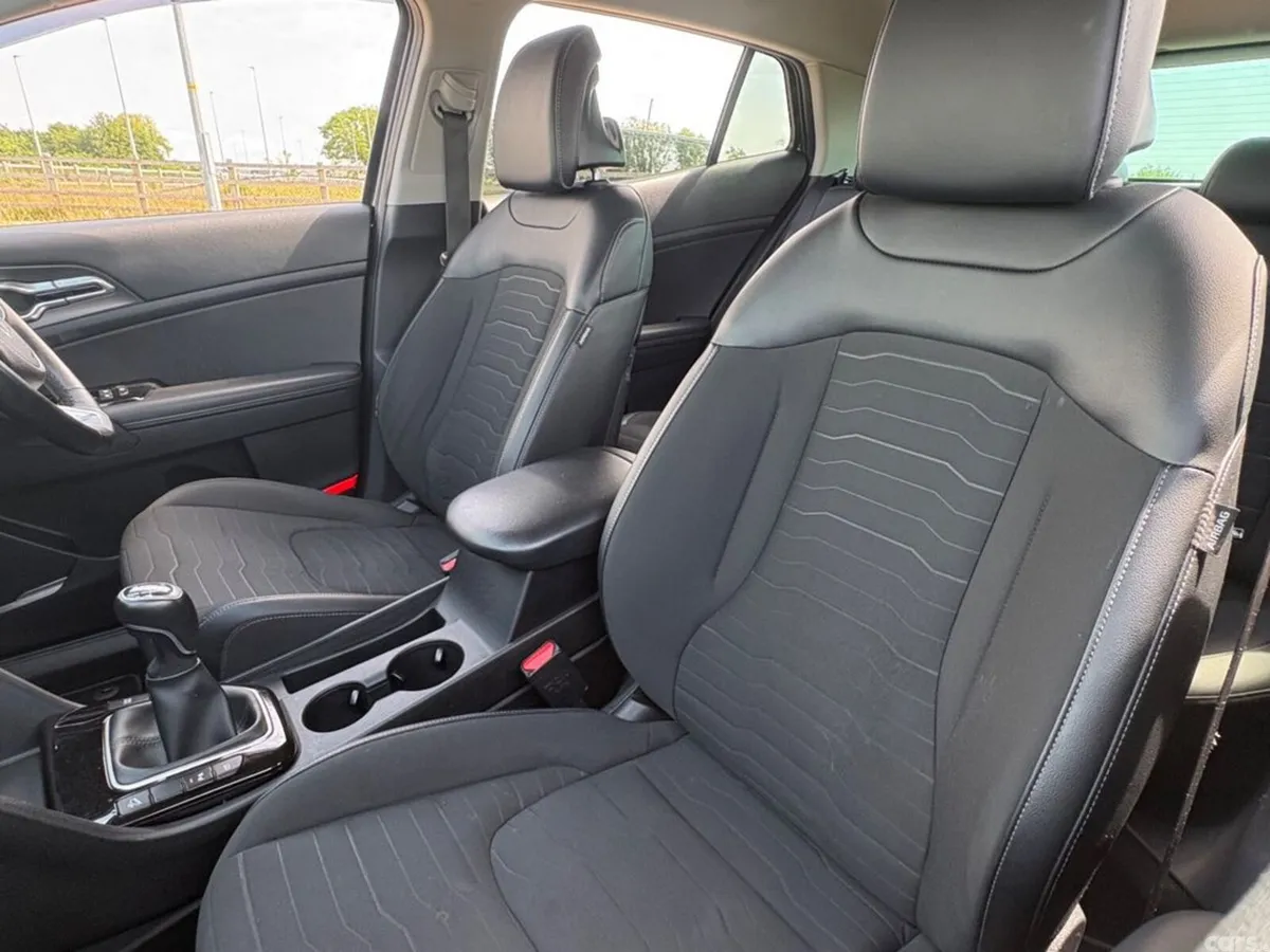 Kia Sportage SUV, Diesel Hybrid, 2023, Black