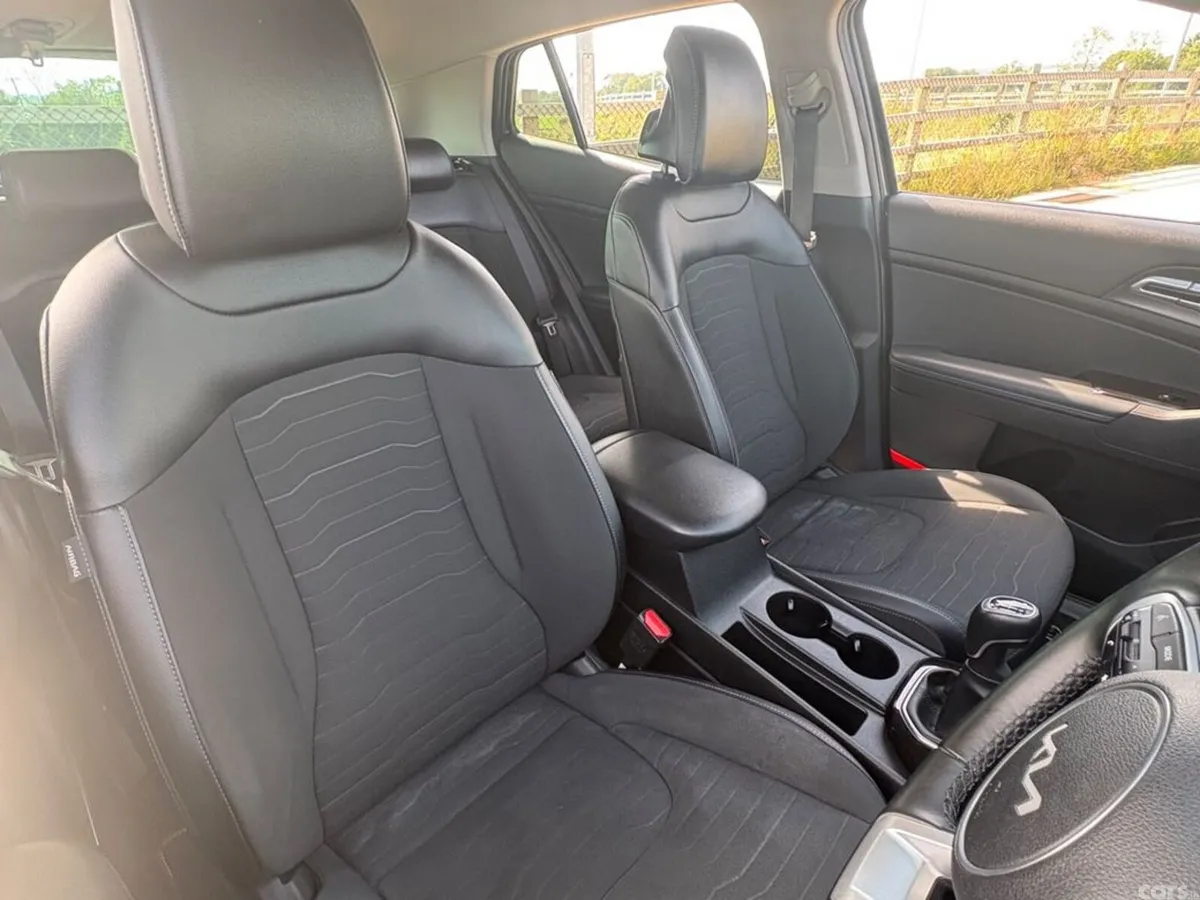 Kia Sportage SUV, Diesel Hybrid, 2023, Grey