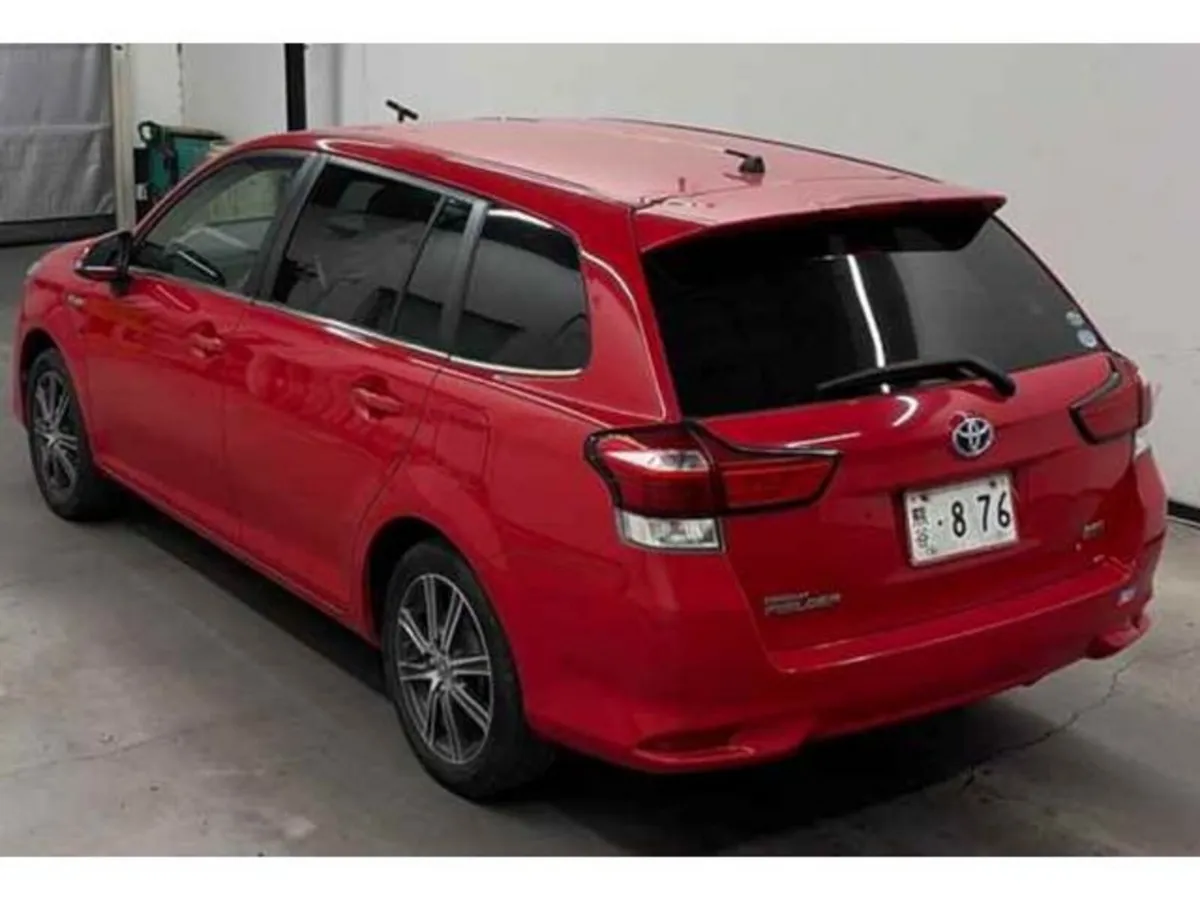 Toyota Corolla Estate, Petrol Hybrid, 2015, Red