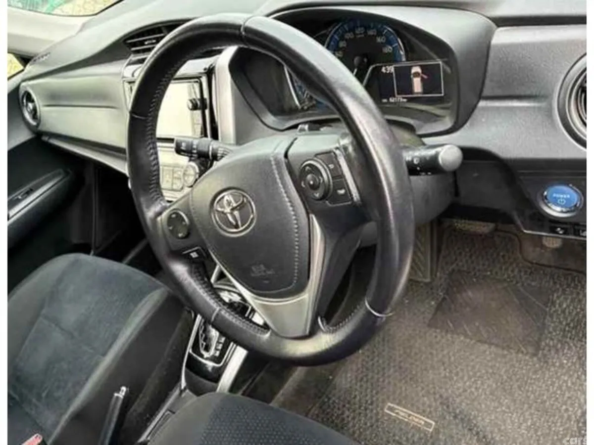 Toyota Corolla Estate, Petrol Hybrid, 2015, Red