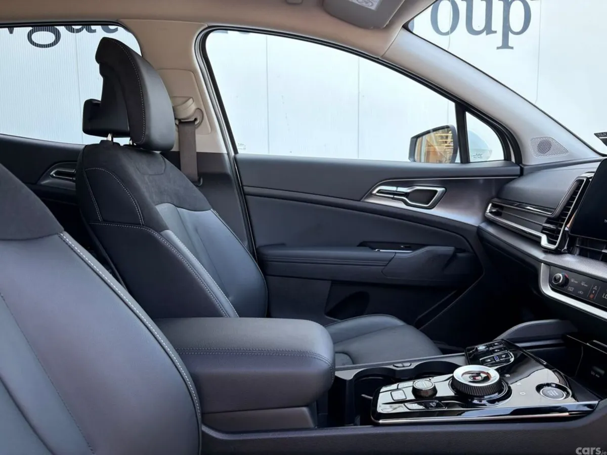 Kia Sportage SUV, Petrol Plug-in Hybrid, 2027, White
