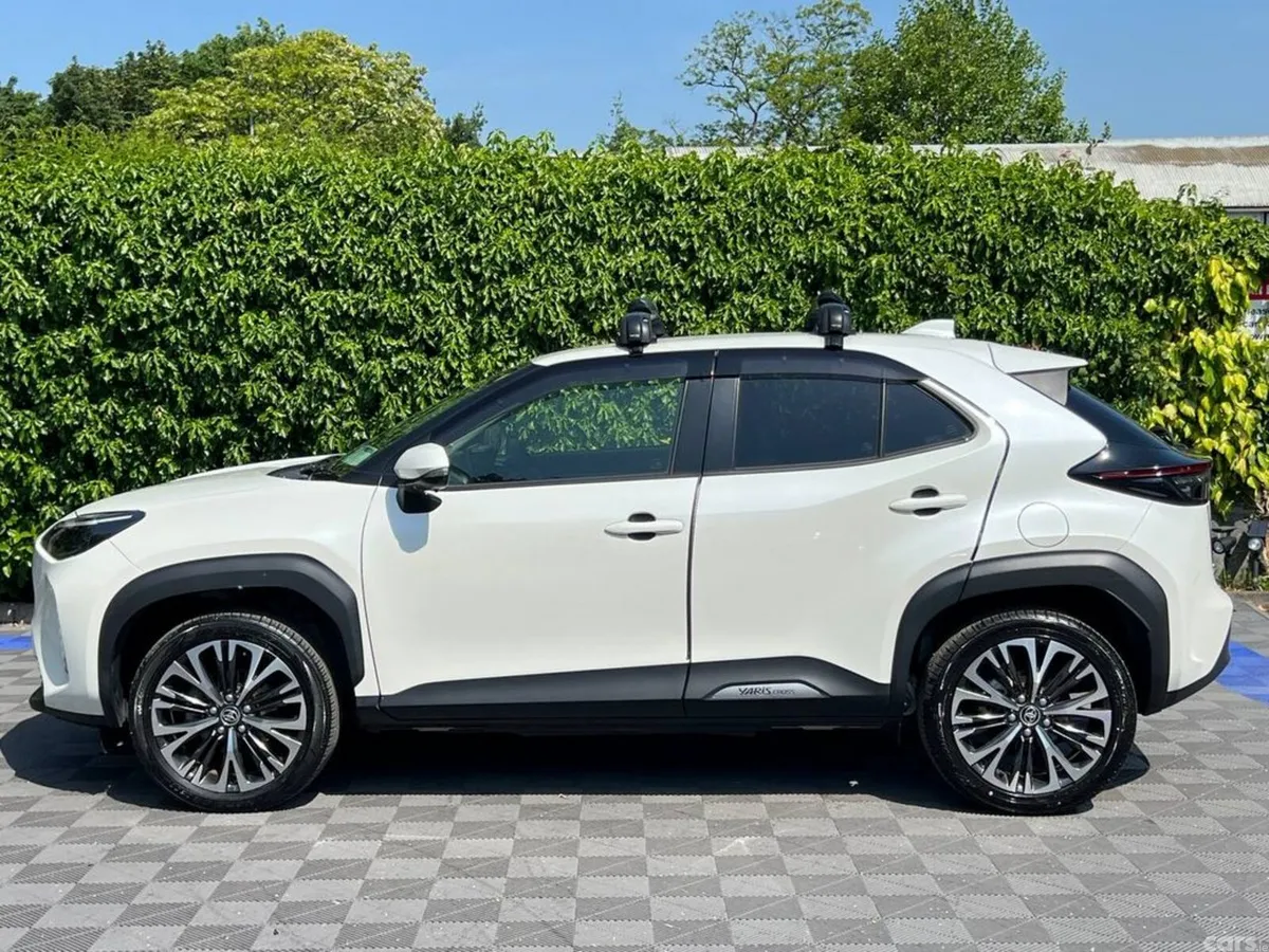 Toyota Yaris Cross Hatchback, Petrol Hybrid, 2022, White
