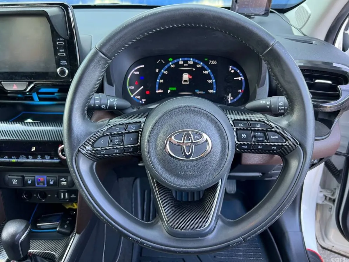 Toyota Yaris Cross Hatchback, Petrol Hybrid, 2022, White