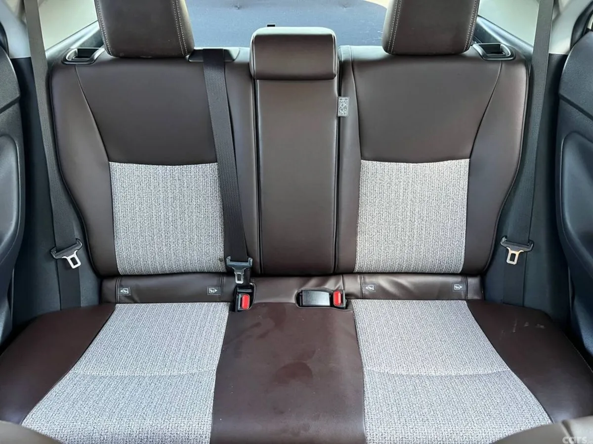 Toyota Yaris Cross Hatchback, Petrol Hybrid, 2022, White