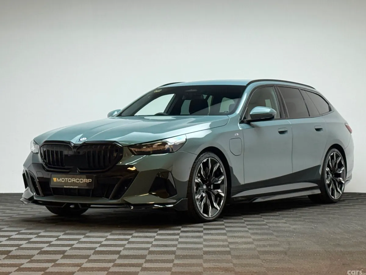BMW 5-Series Estate, Petrol Plug-in Hybrid, 2025, Green