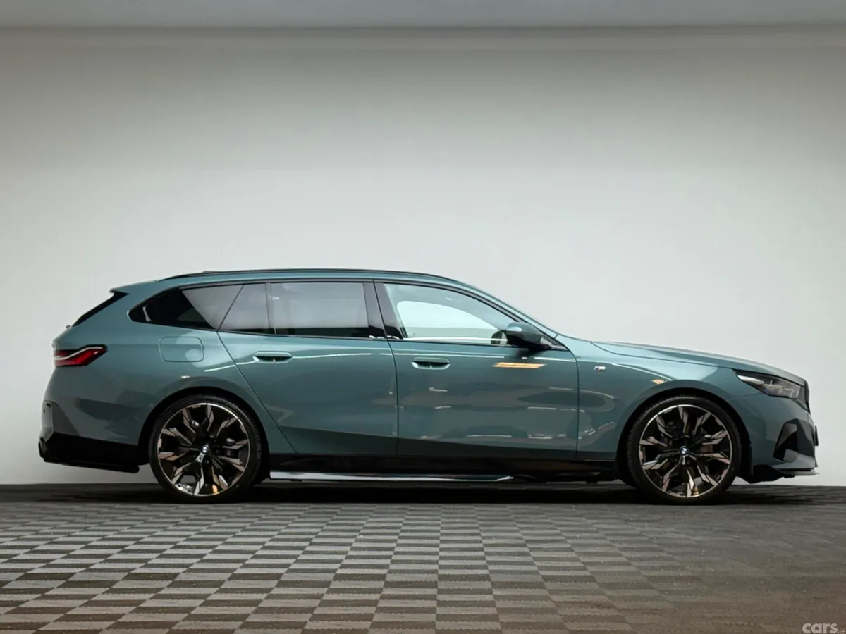 BMW 5-Series Estate, Petrol Plug-in Hybrid, 2025, Green