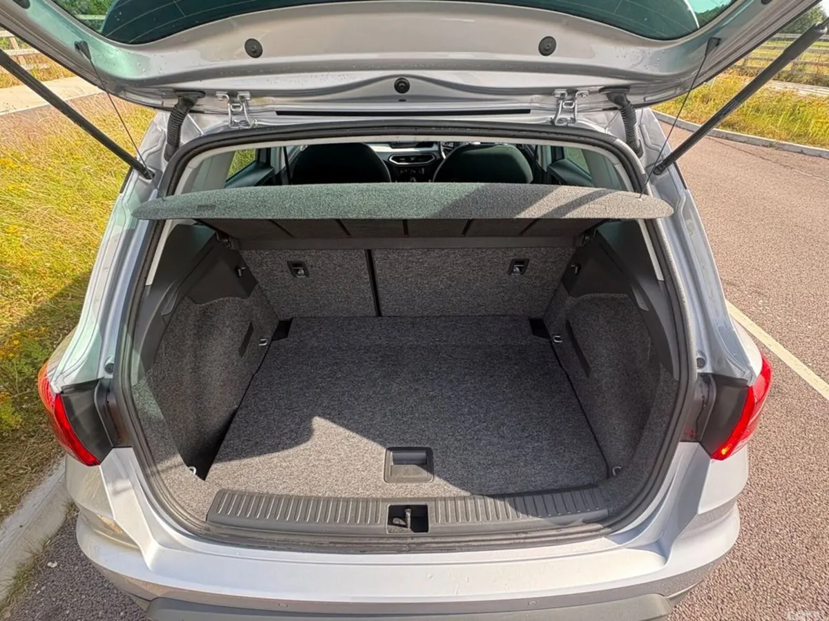 SEAT Arona Hatchback, Petrol, 2024, Grey