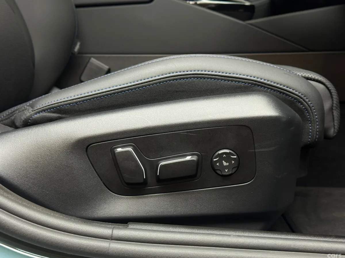 BMW 5-Series Estate, Petrol Plug-in Hybrid, 2025, Green