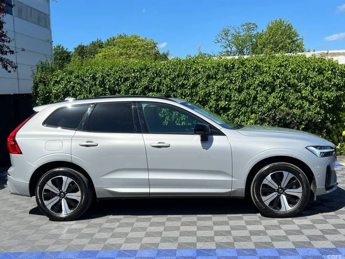 Volvo XC60 SUV, Petrol Plug-in Hybrid, 2025, Silver