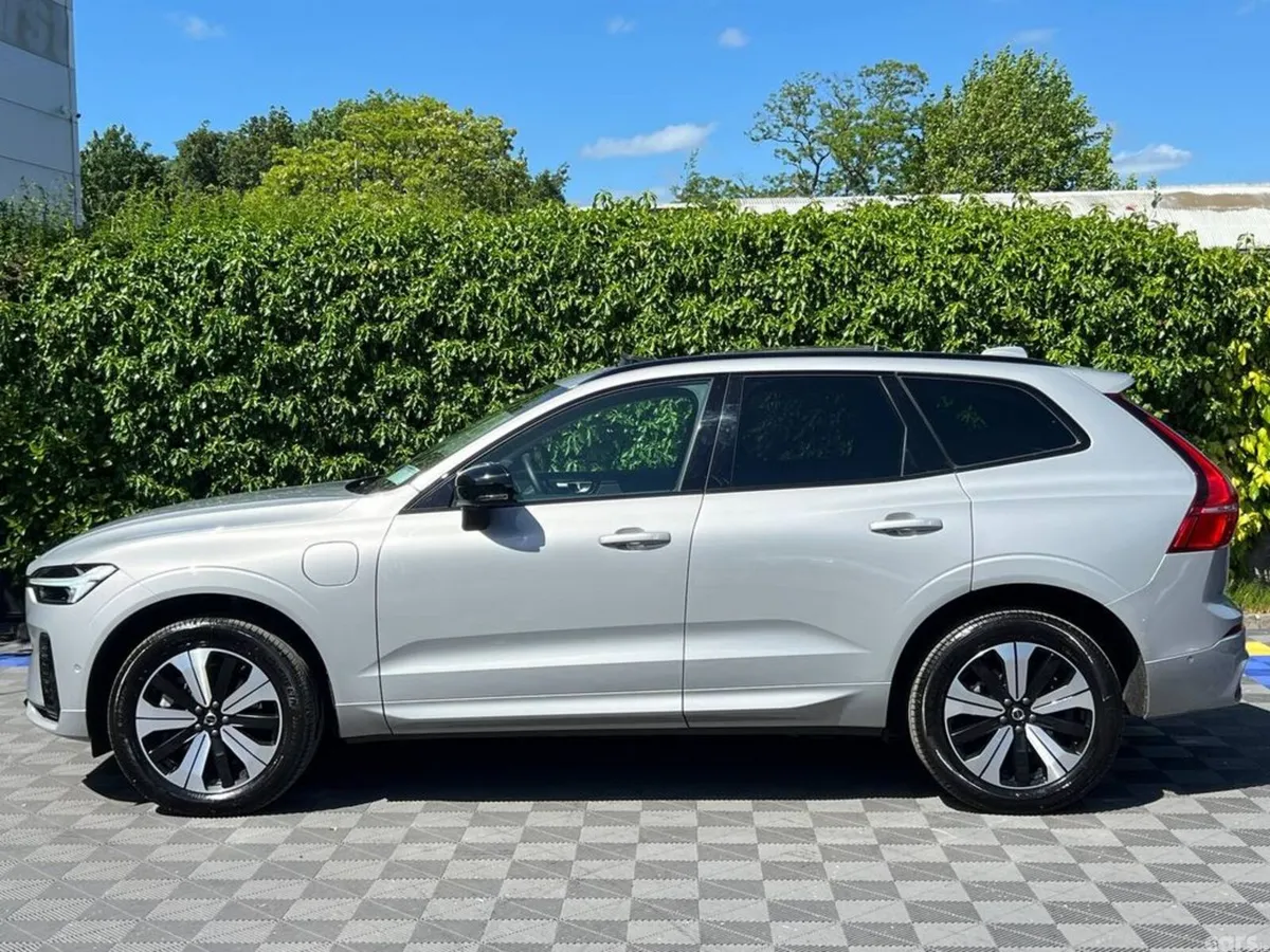 Volvo XC60 SUV, Petrol Plug-in Hybrid, 2025, Silver