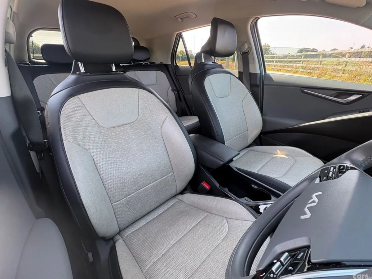 Kia e-Niro Hatchback, Electric, 2023, White