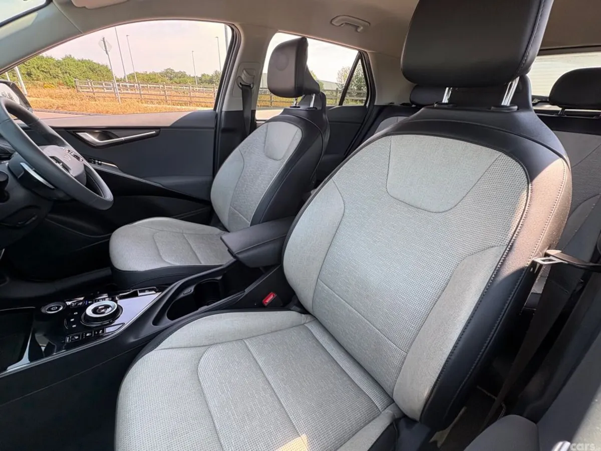 Kia e-Niro Hatchback, Electric, 2023, White
