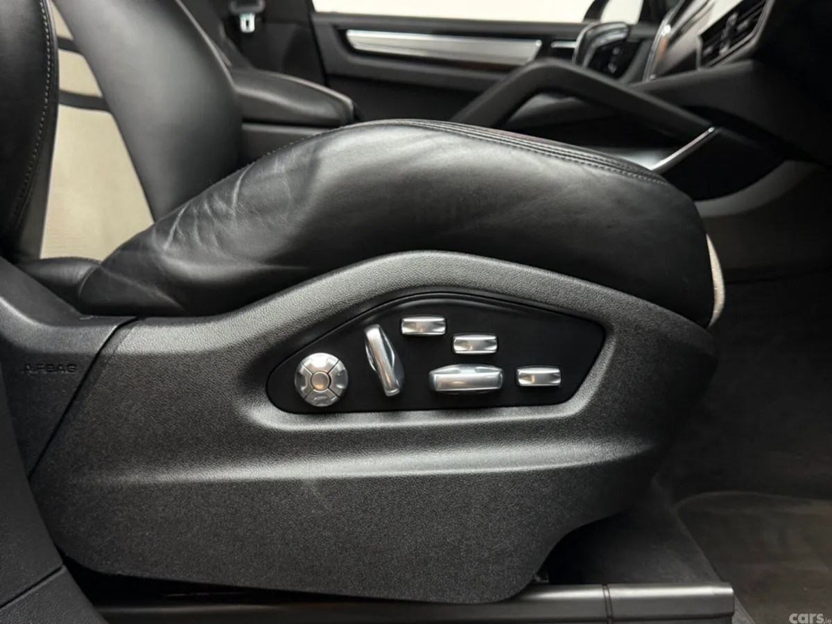 Porsche Cayenne SUV, Petrol Plug-in Hybrid, 2020, Grey