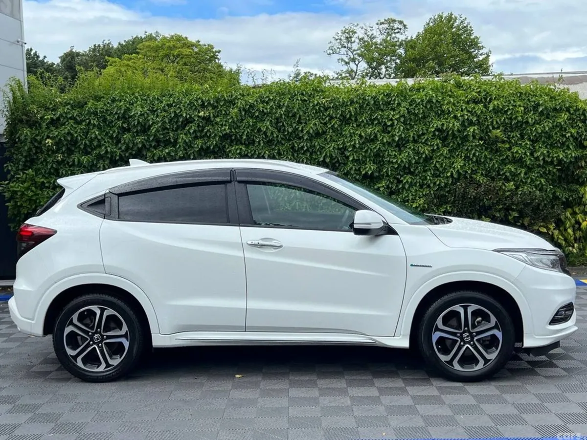 Honda Vezel SUV, Petrol Hybrid, 2021, White