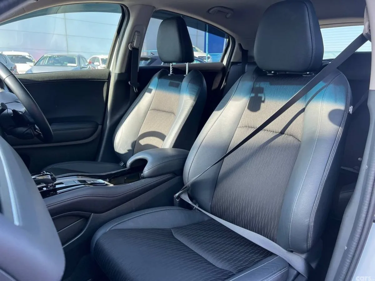 Honda Vezel SUV, Petrol Hybrid, 2021, White