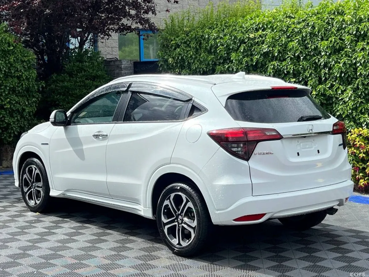 Honda Vezel SUV, Petrol Hybrid, 2021, White