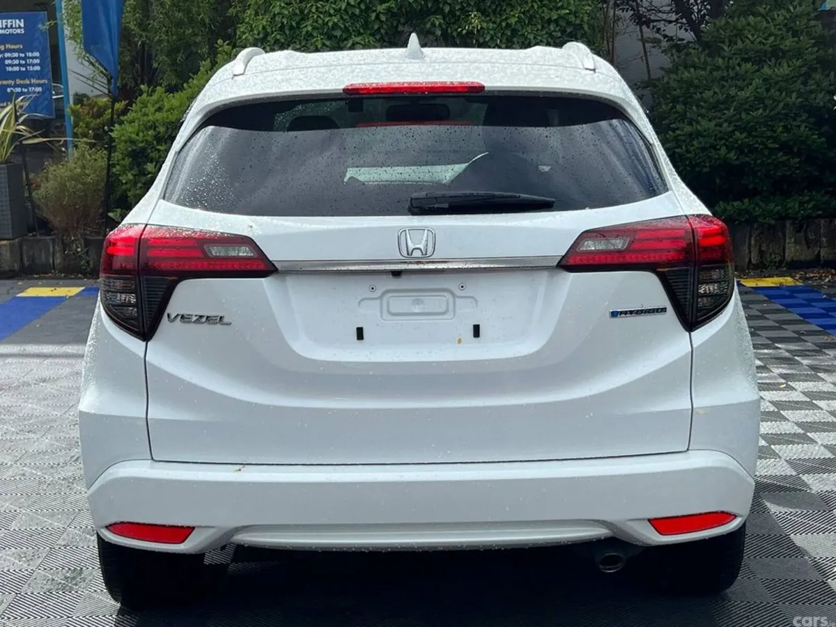 Honda Vezel SUV, Petrol Hybrid, 2021, White