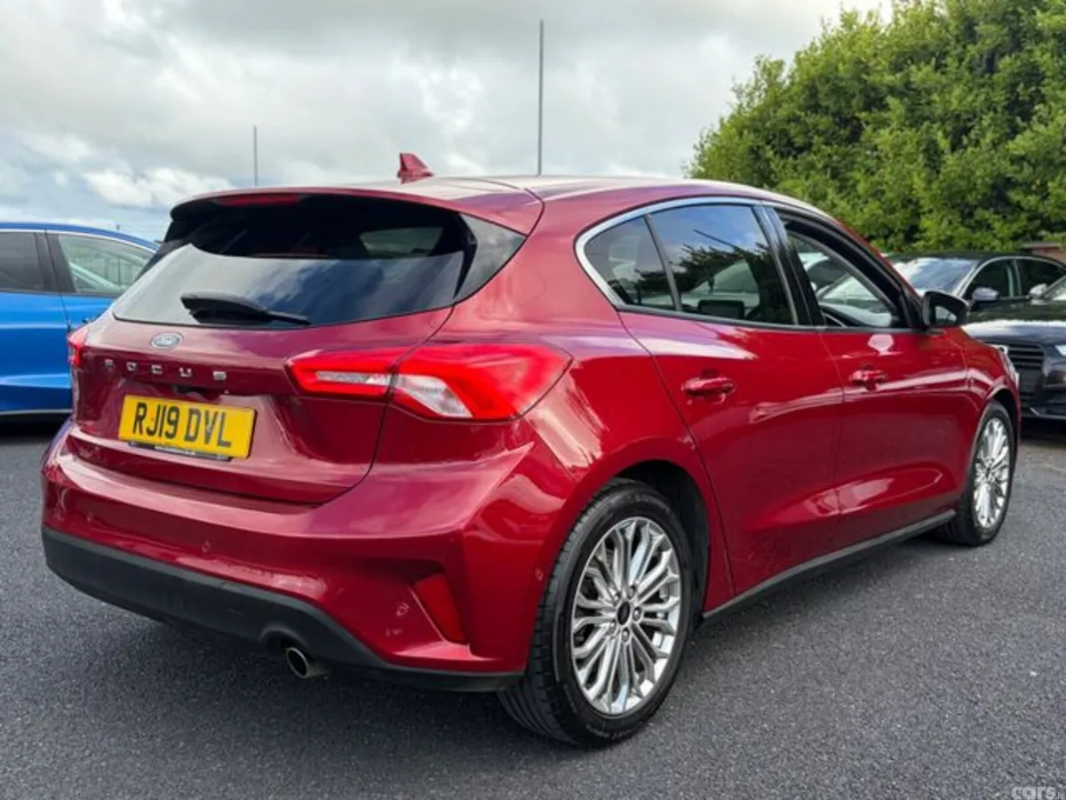 Ford Focus Hatchback, Diesel, 2019, Red