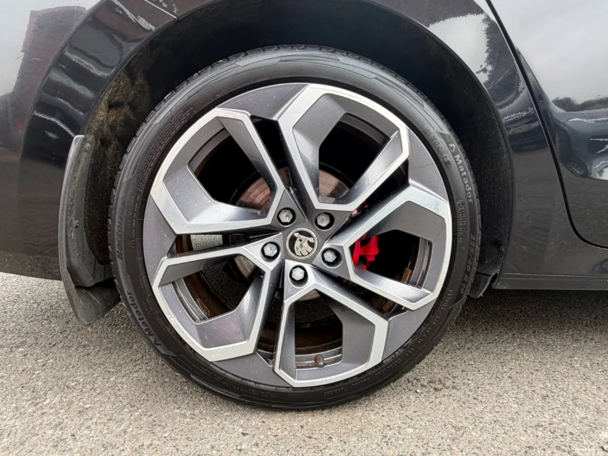 Skoda Octavia Saloon, Diesel, 2024, Black