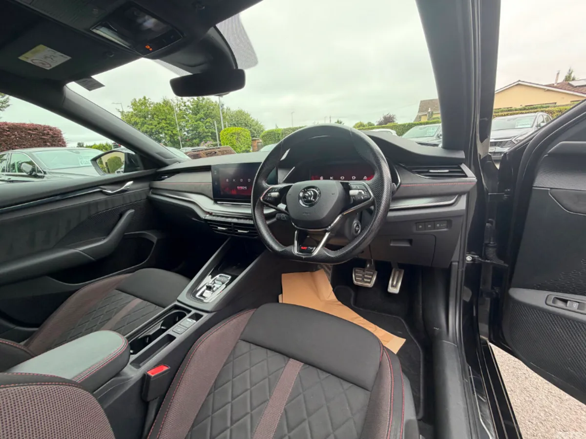 Skoda Octavia Saloon, Diesel, 2024, Black