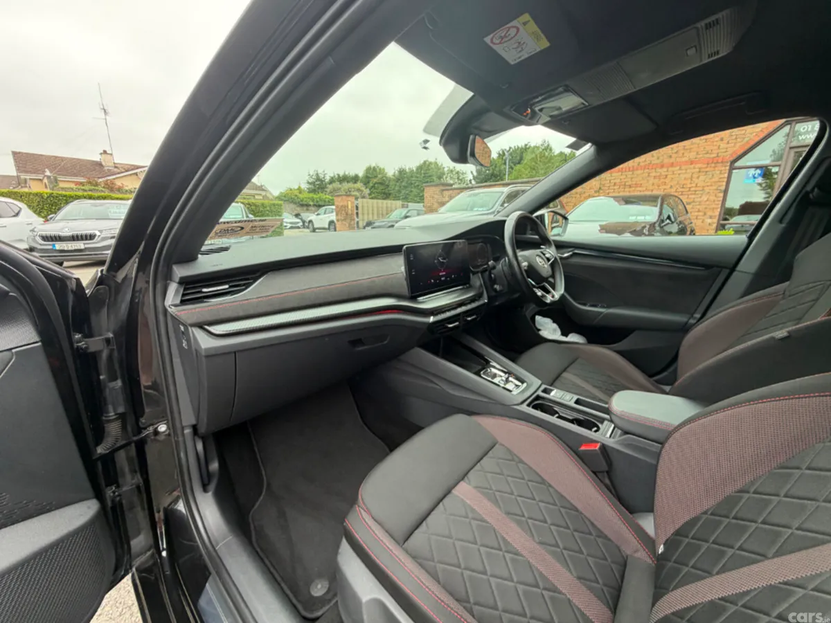 Skoda Octavia Saloon, Diesel, 2024, Black
