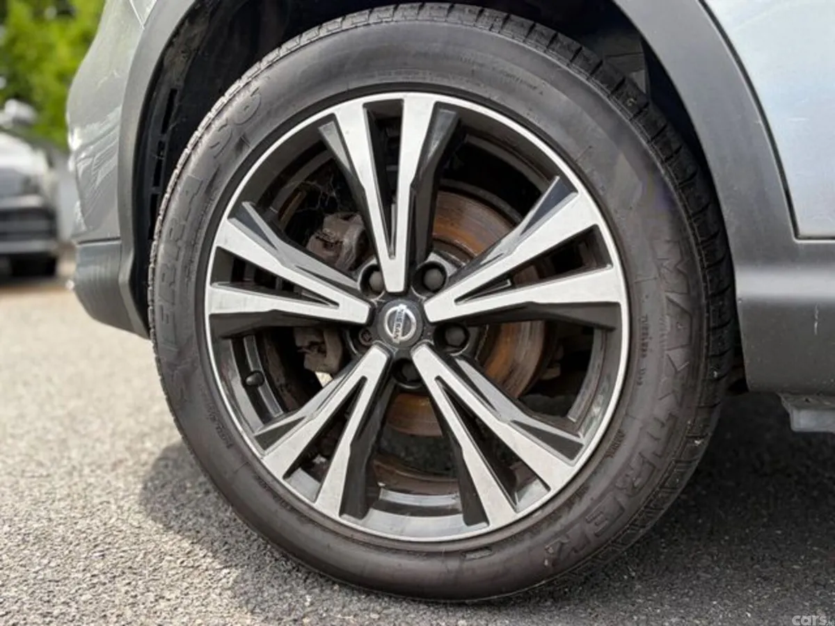 Nissan Qashqai Hatchback, Diesel, 2018, Grey