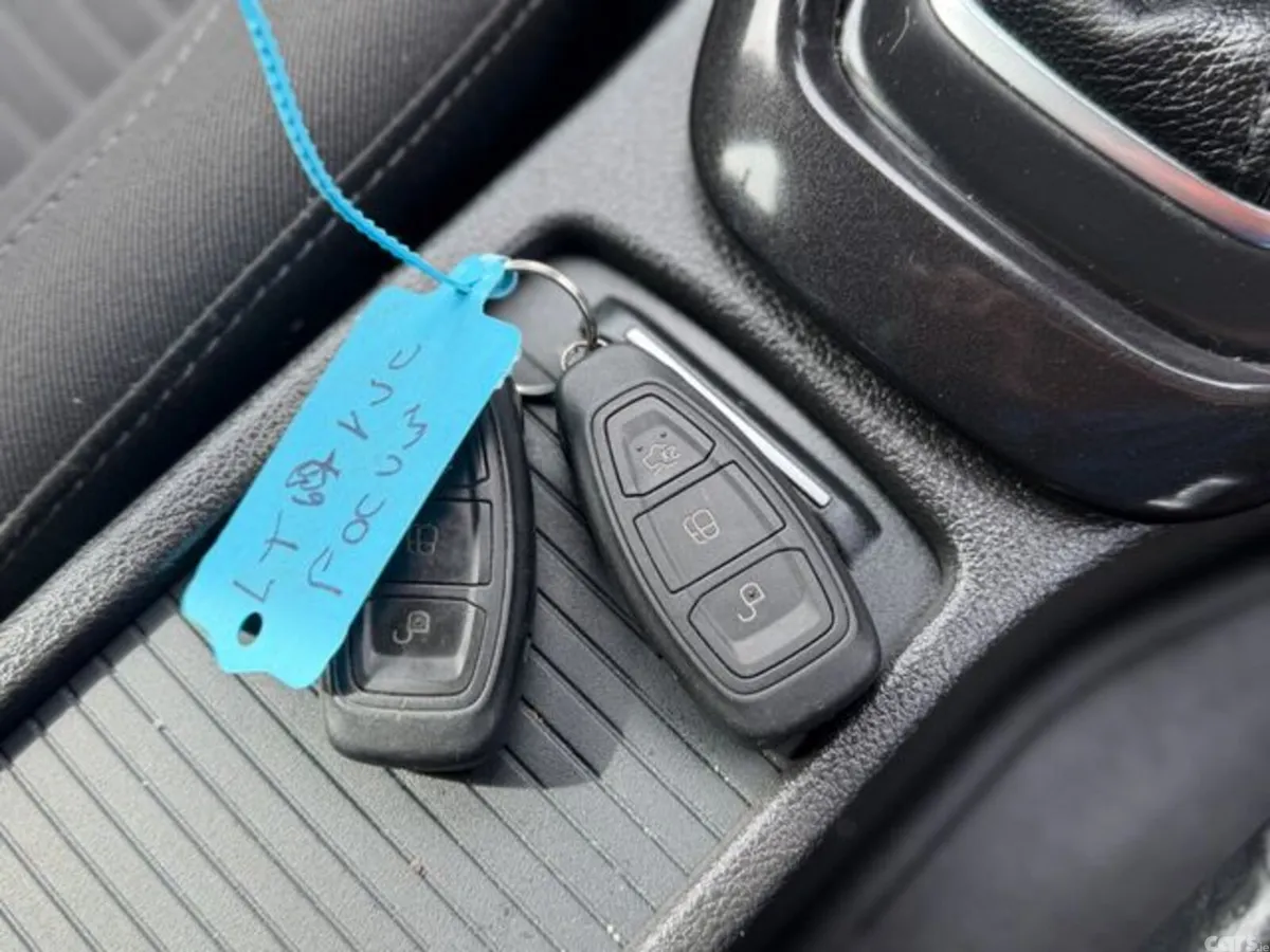 Ford Focus Hatchback, Diesel, 2017, Red