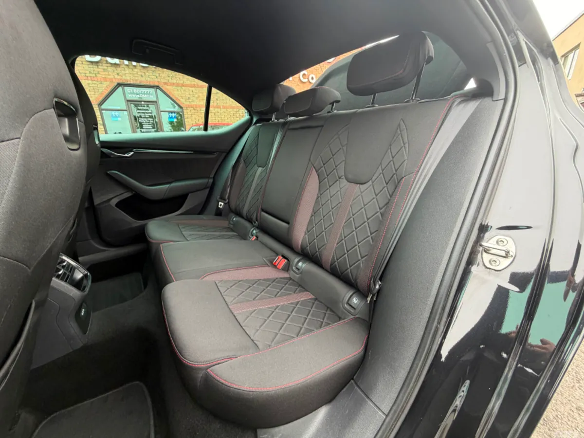 Skoda Octavia Saloon, Diesel, 2024, Black