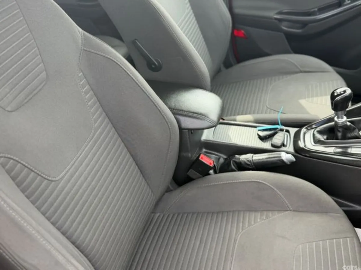 Ford Focus Hatchback, Diesel, 2017, Red