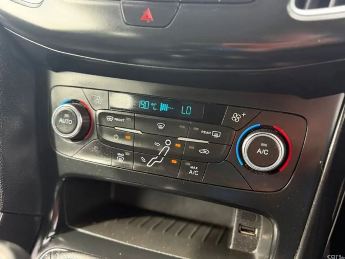 Ford Focus Hatchback, Diesel, 2017, Red