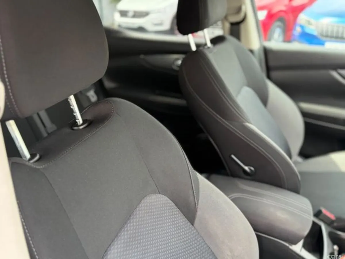 Nissan Qashqai Hatchback, Diesel, 2018, Grey