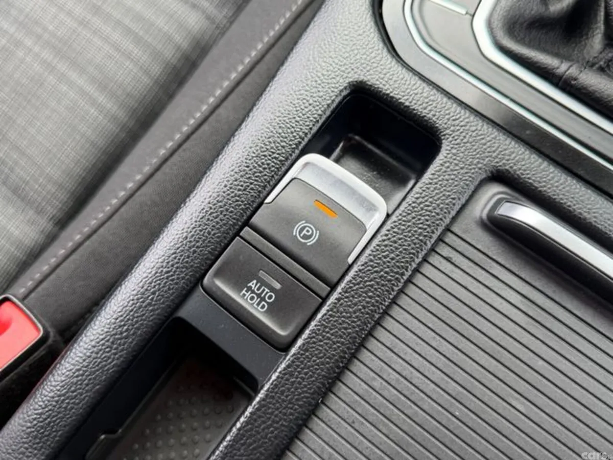 Volkswagen Passat Estate, Diesel, 2022, Grey