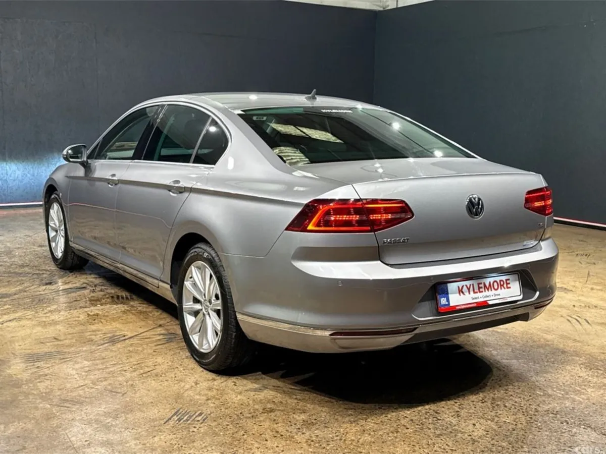 Volkswagen Passat Saloon, Petrol, 2018, Silver
