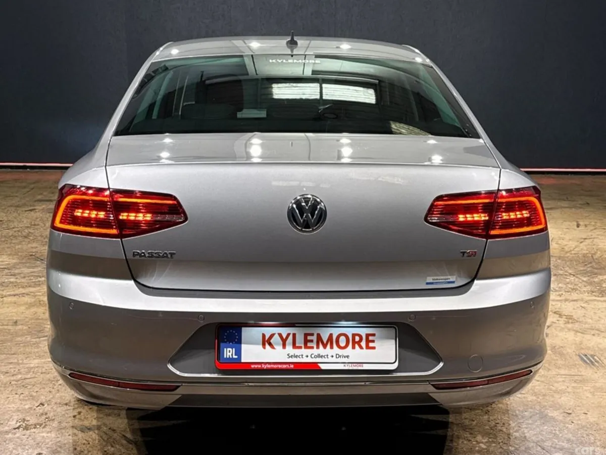 Volkswagen Passat Saloon, Petrol, 2018, Silver