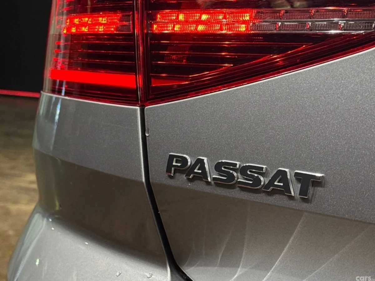 Volkswagen Passat Saloon, Petrol, 2018, Silver