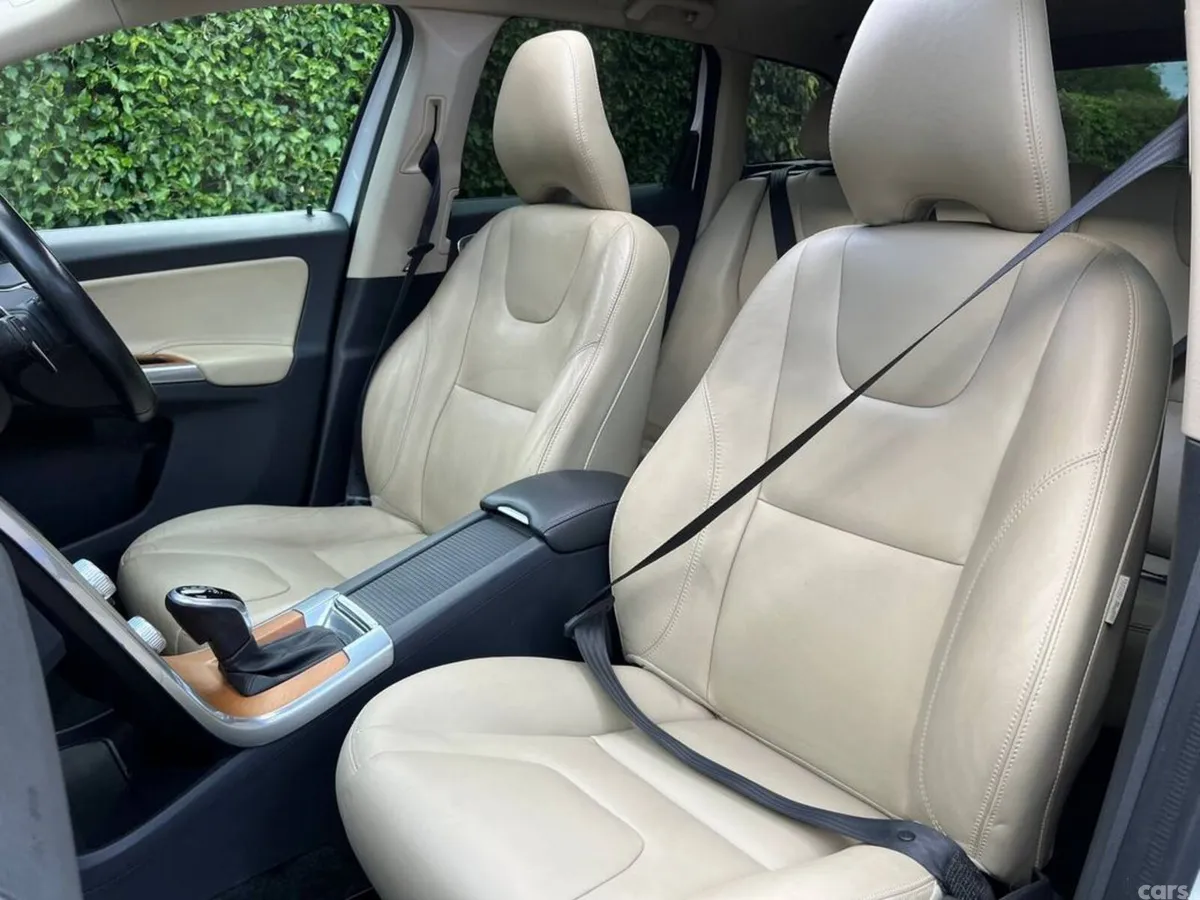 Volvo XC60 SUV, Diesel, 2017, White