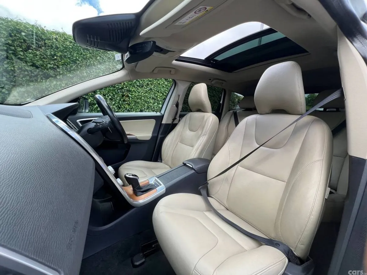 Volvo XC60 SUV, Diesel, 2017, White