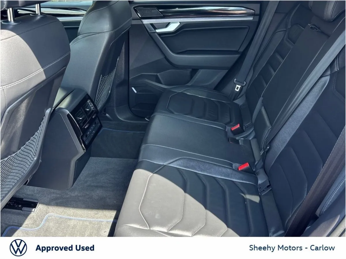 Volkswagen Touareg SUV, Petrol Plug-in Hybrid, 2024, Blue