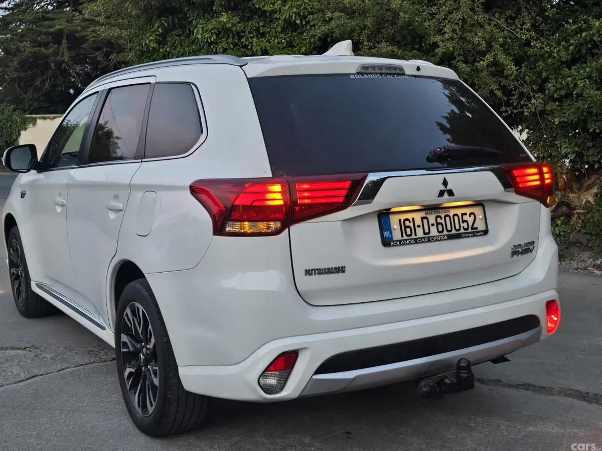 Mitsubishi Outlander SUV, Petrol Plug-in Hybrid, 2016, White