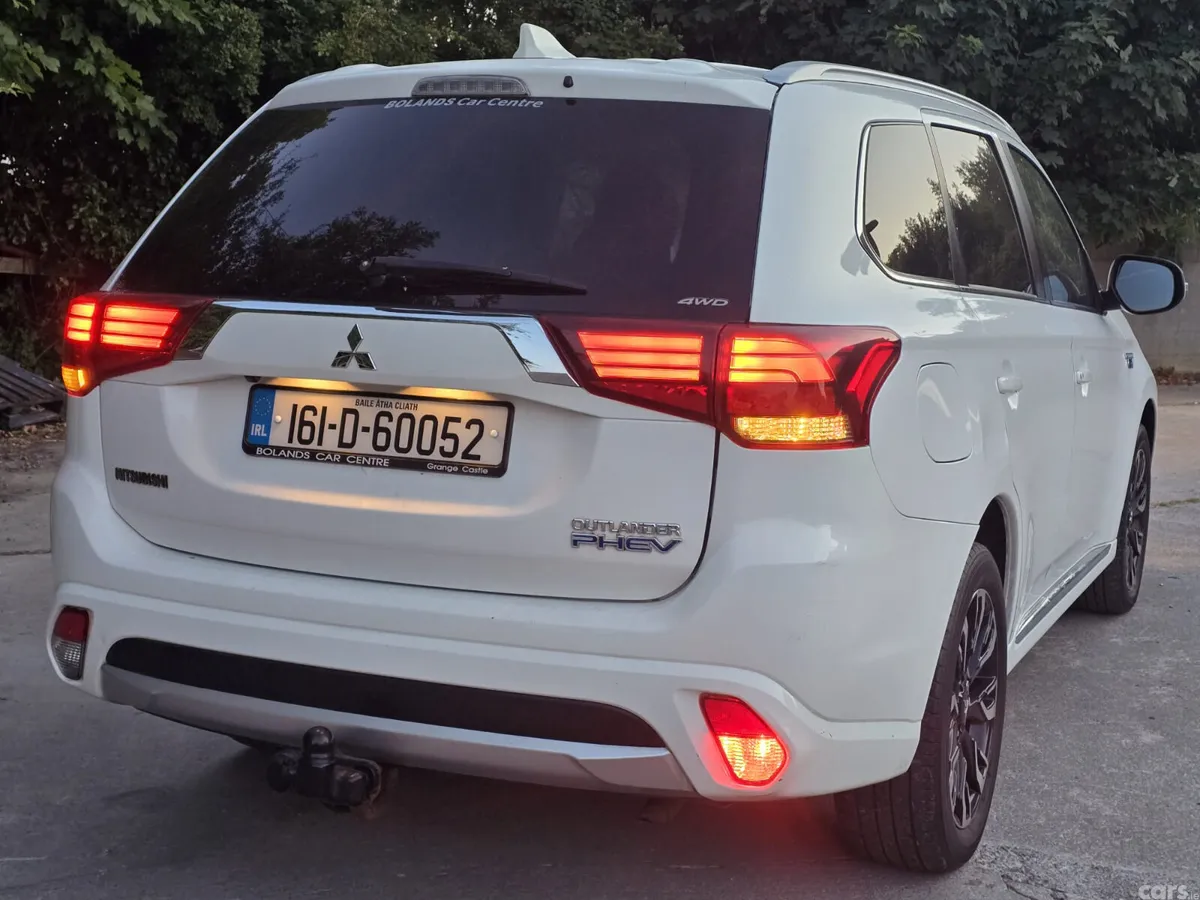 Mitsubishi Outlander SUV, Petrol Plug-in Hybrid, 2016, White